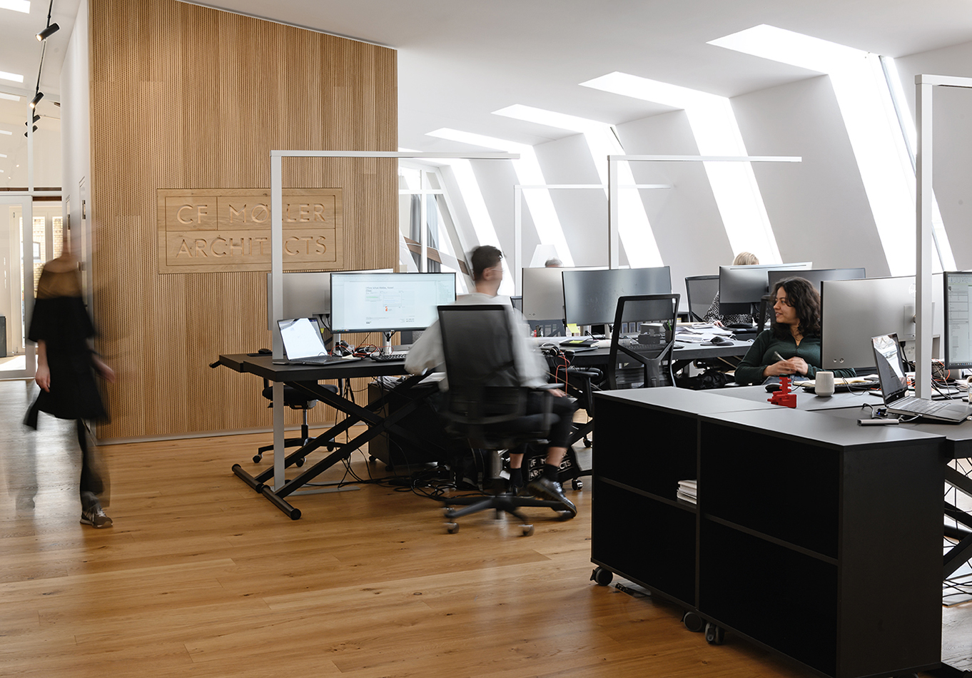 Internationales Team C.F. Møller Architects Berlin – lebendige und wertschätzende Arbeitsatmosphäre, Corporate Portraitfotografie IV Fotografie
