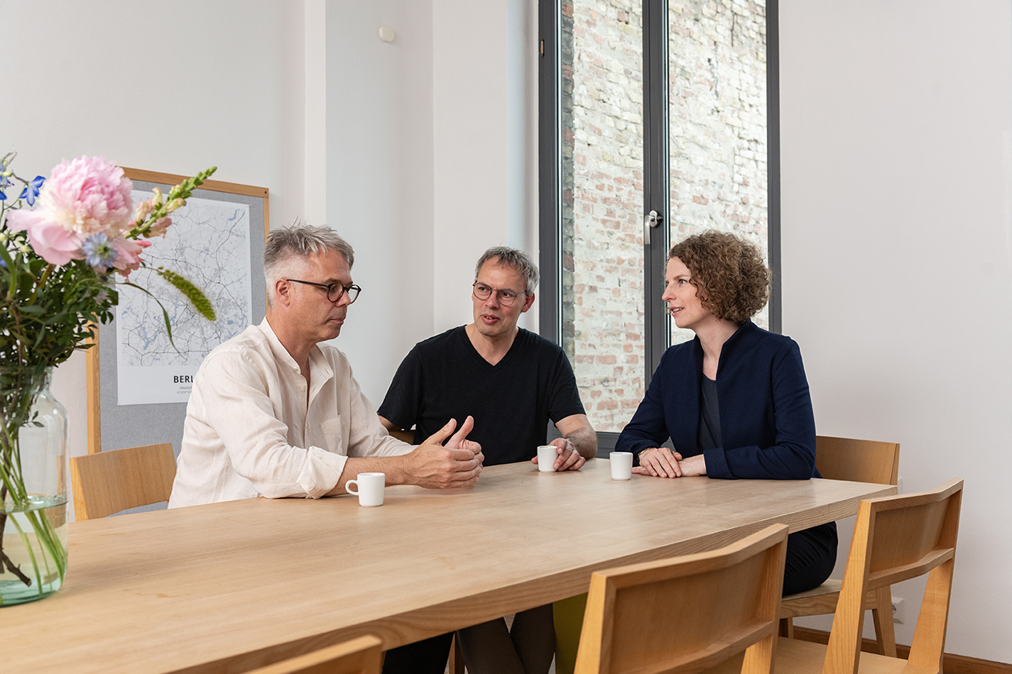 Geschäftsführung weberbrunner architekten Berlin – professionelles Portrait im Berliner Büro, Portraitfotografie Anke Illing IV Fotografie Sommer 2025